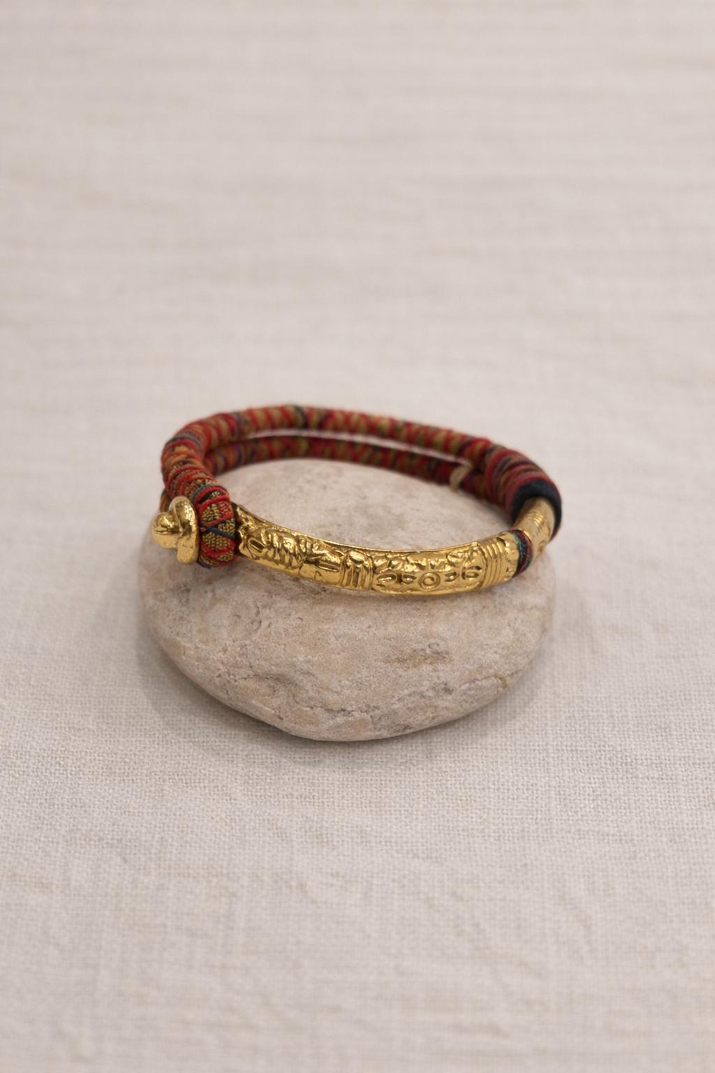 Gold-plated and fabric bracelet. Vintage handcrafted with colorful threads.