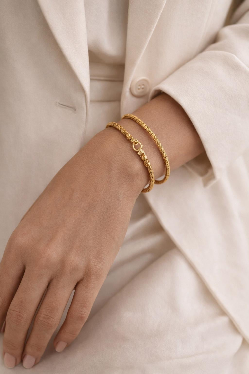 Handcrafted gold-plated bracelet. A timeless piece designed for everyday luxury and beauty.