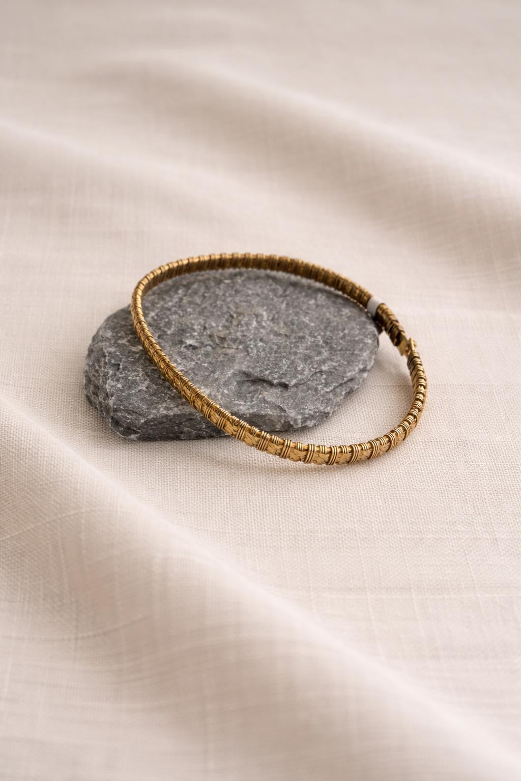 Handcrafted gold-plated bracelet. A timeless piece designed for everyday luxury and beauty.