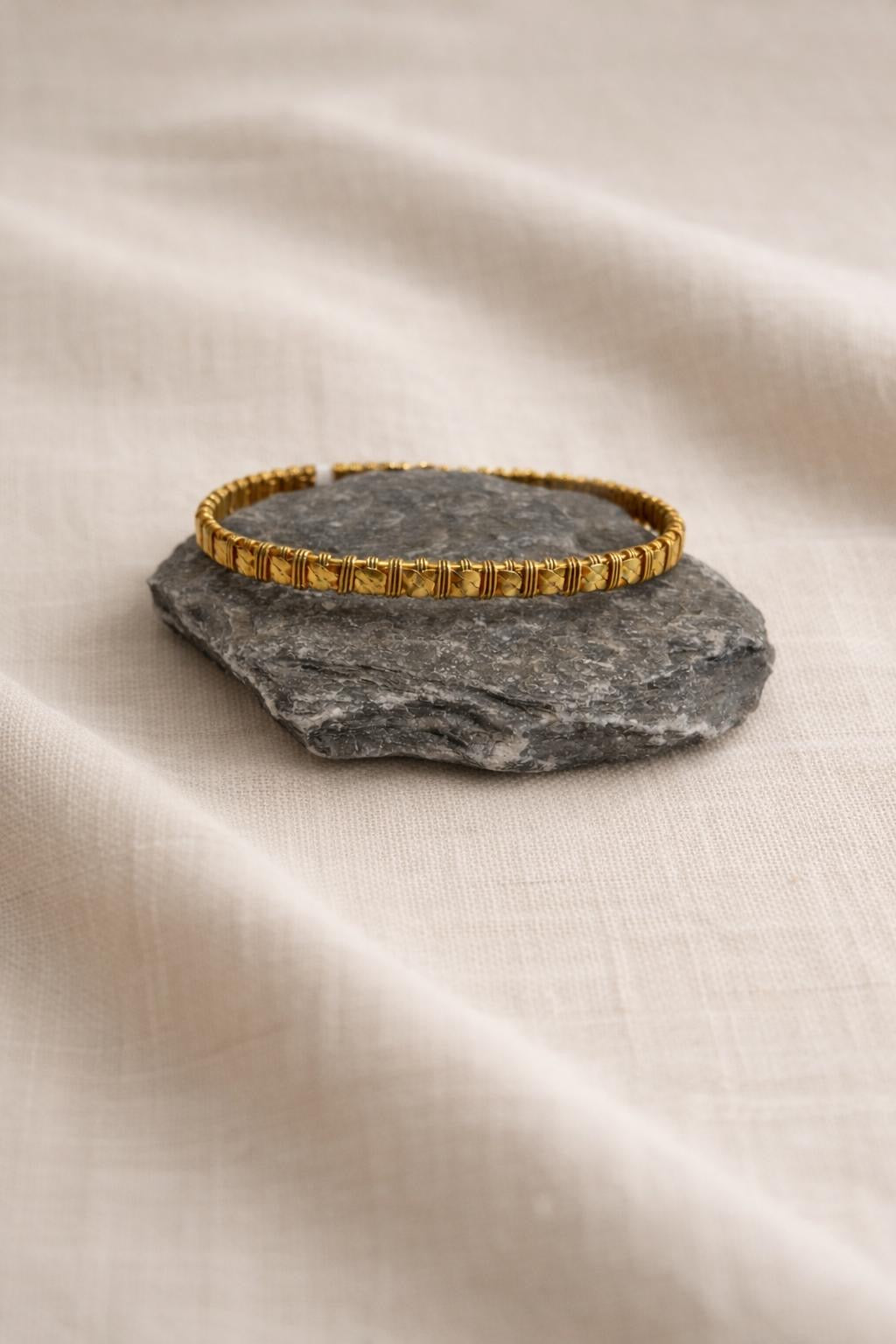 Handcrafted gold-plated bracelet. A timeless piece designed for everyday luxury and beauty.