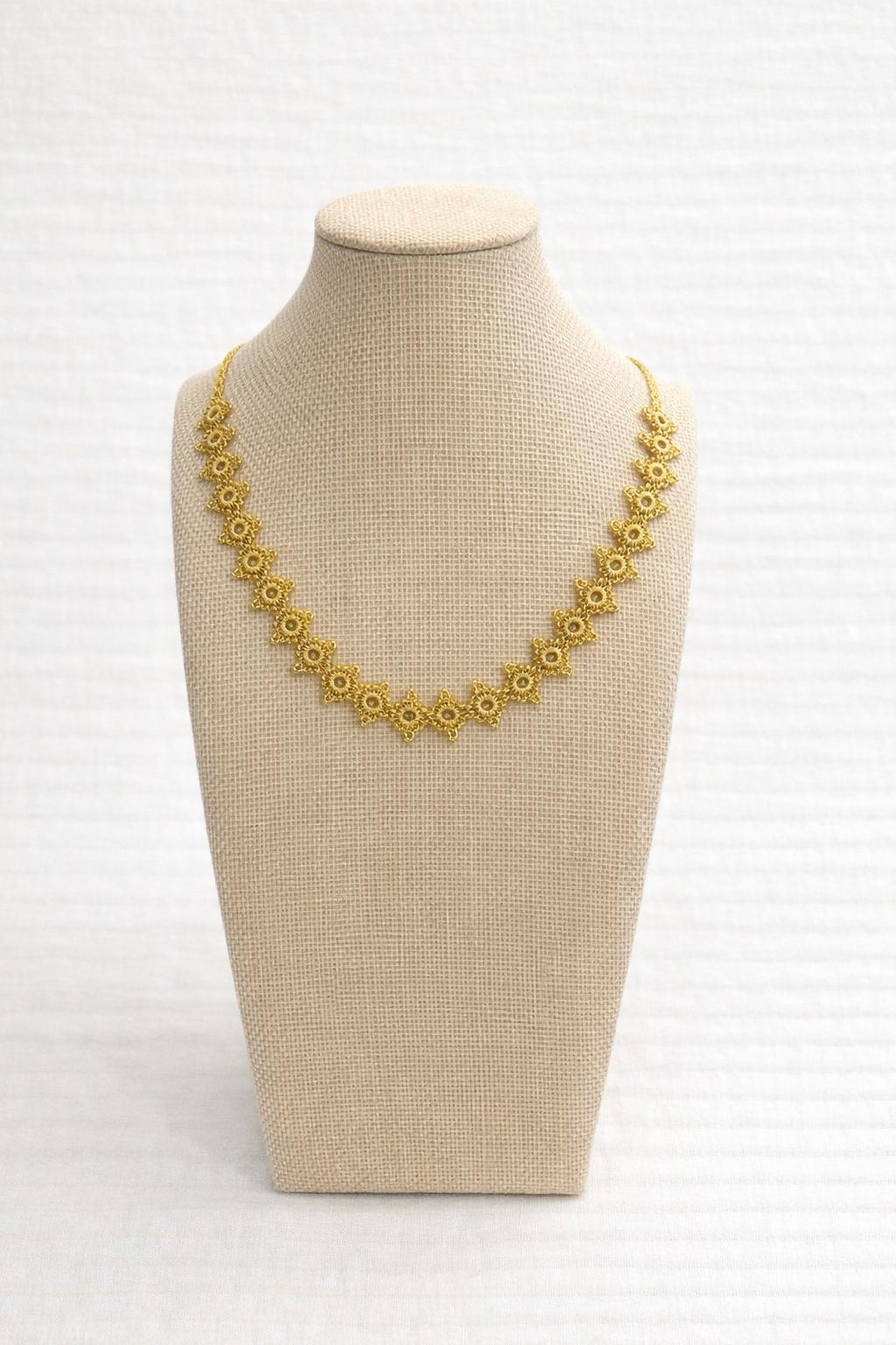 Necklace crochet short rhombus Gold