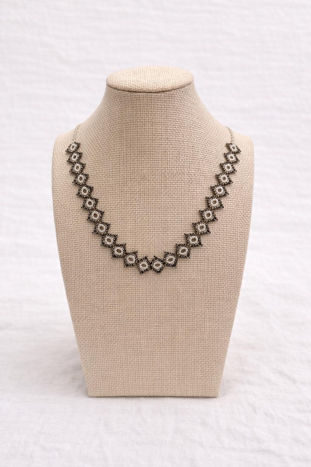 Necklace crochet short rhombus Beige