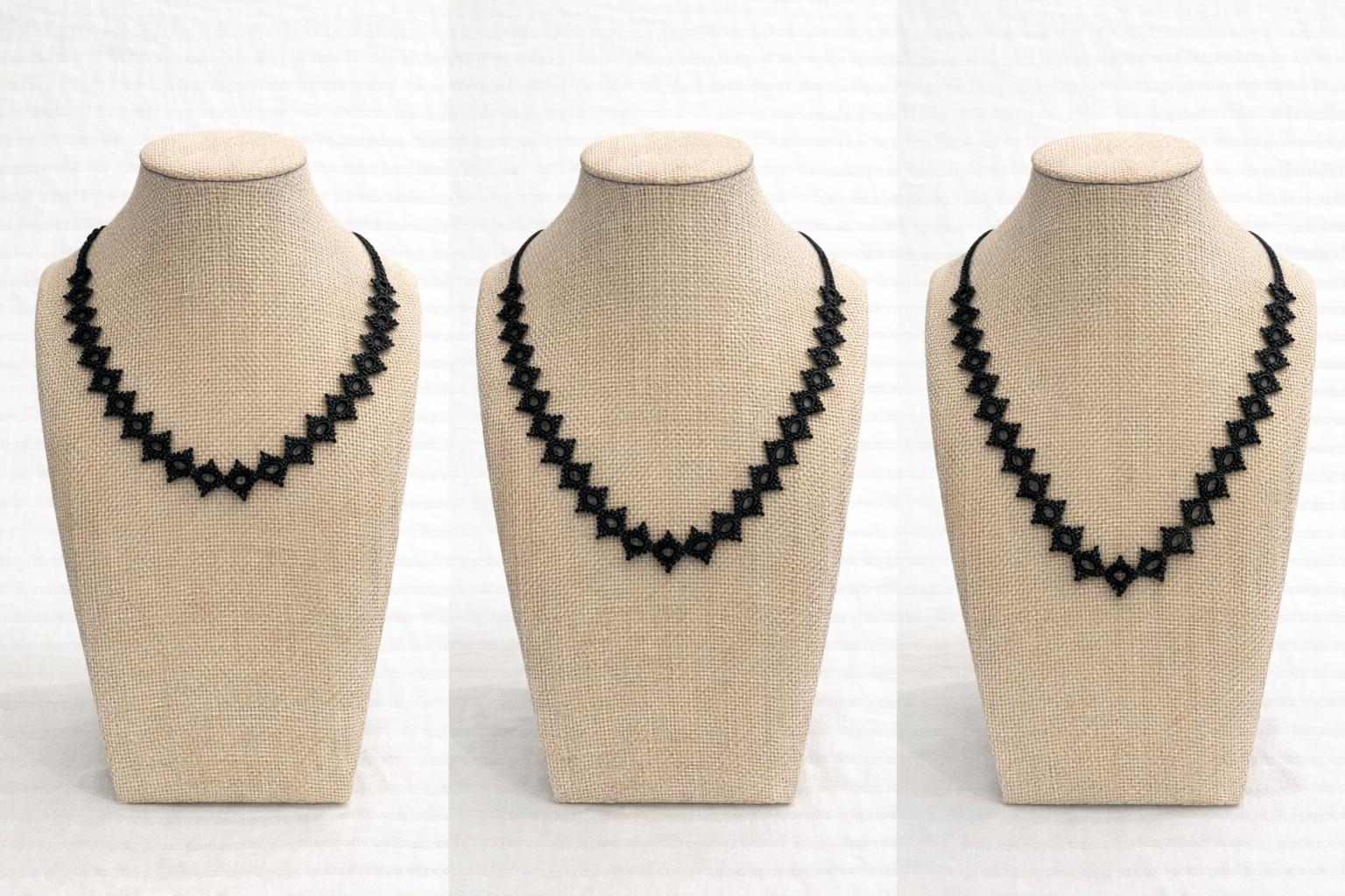Necklace crochet short rhombus Black