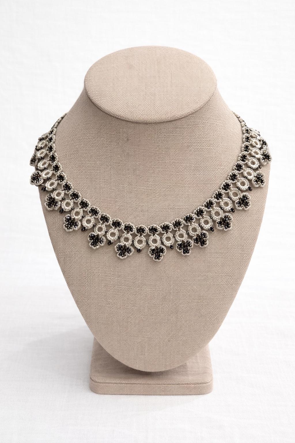 Necklace crochet short circles & leaves Beige