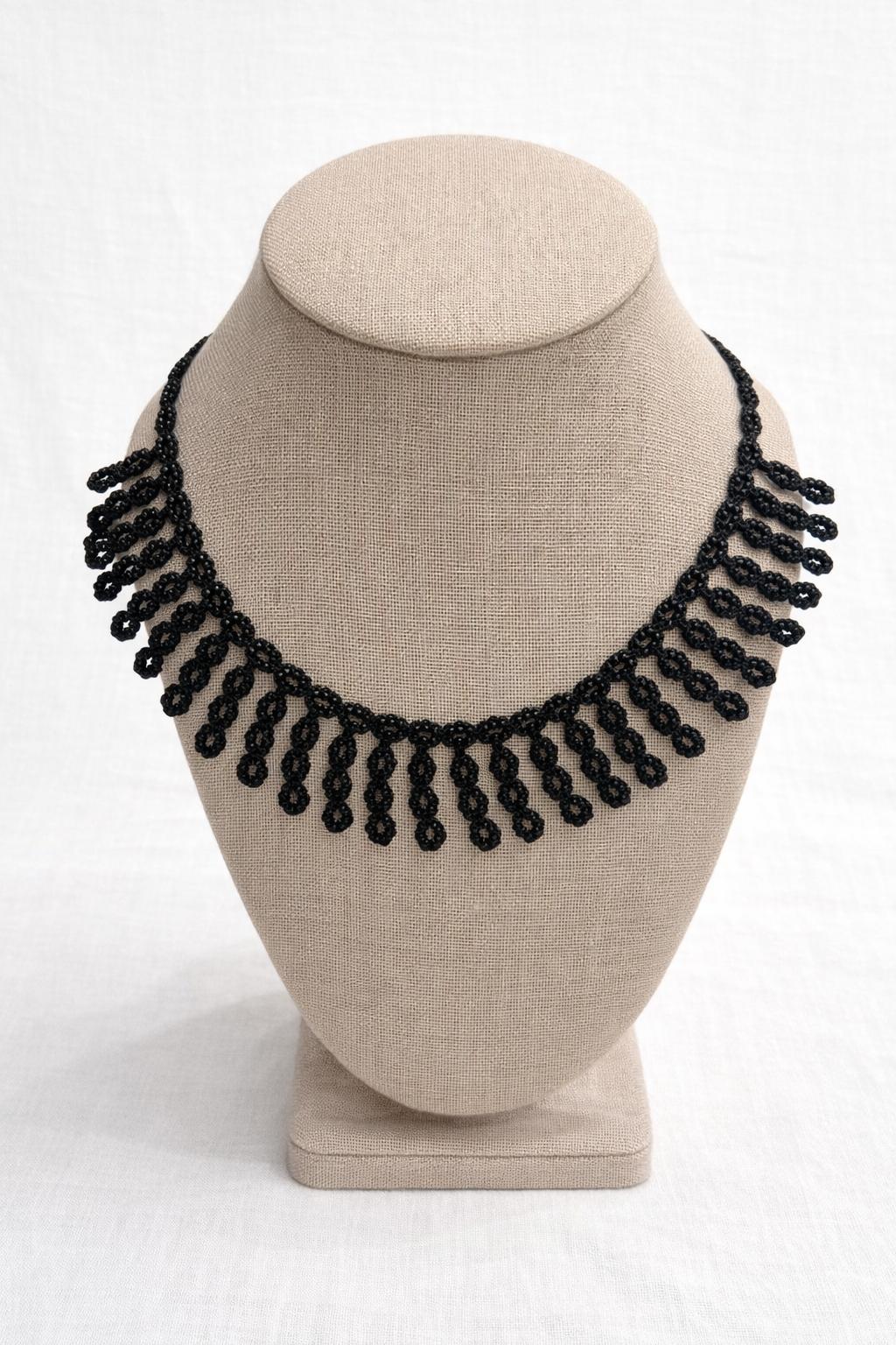 Necklace crochet short 3 circles Black