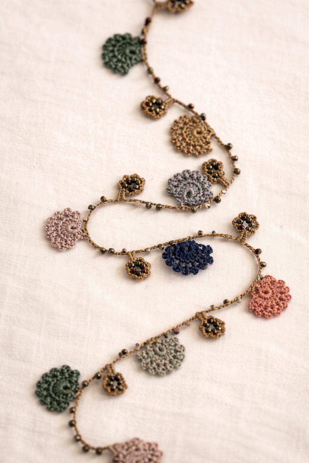 Necklace crochet medium colorful fans Gold