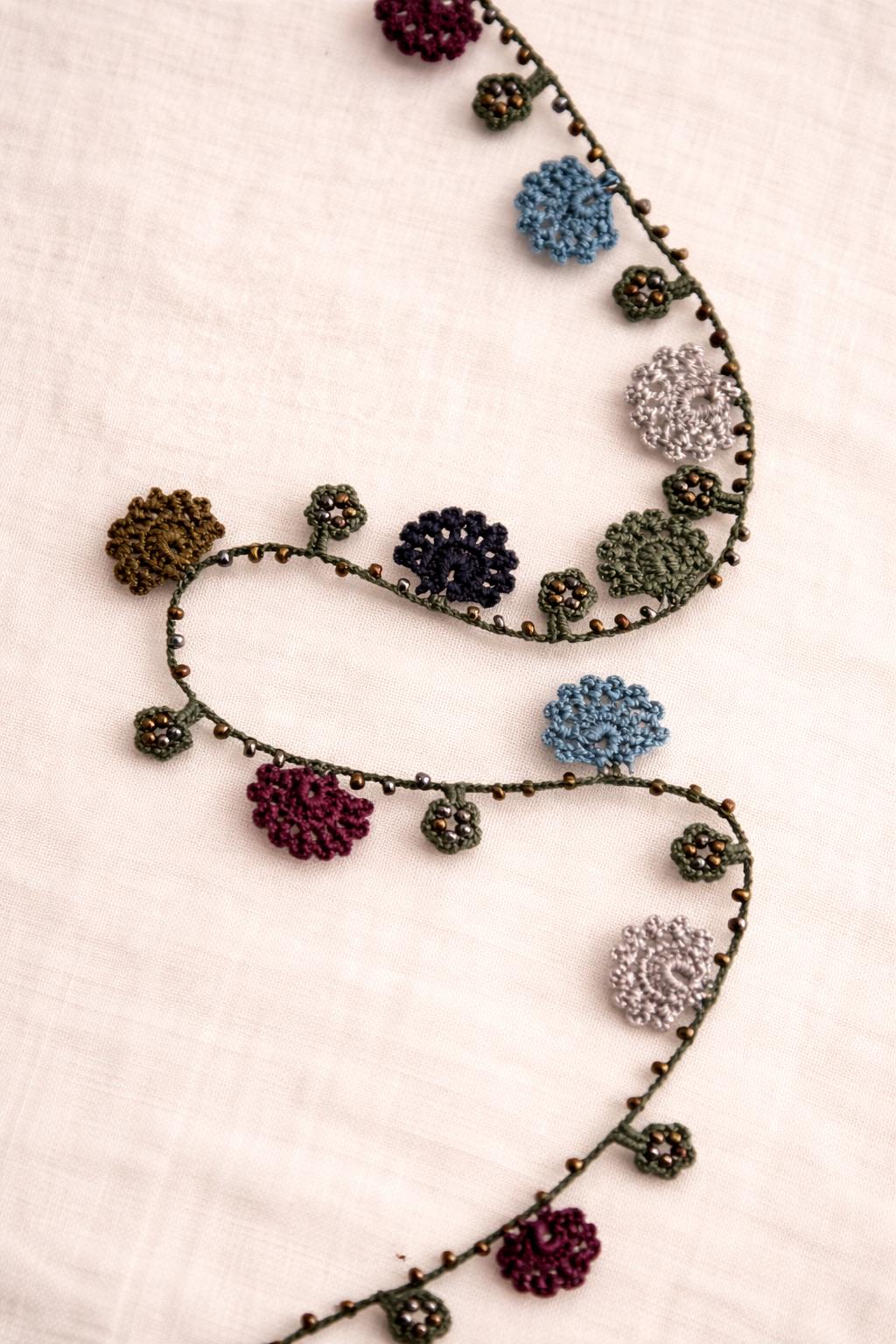 Necklace crochet medium colorful fans Green