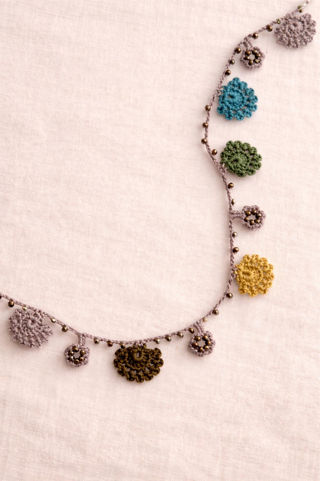 Necklace crochet medium colorful fans Beige