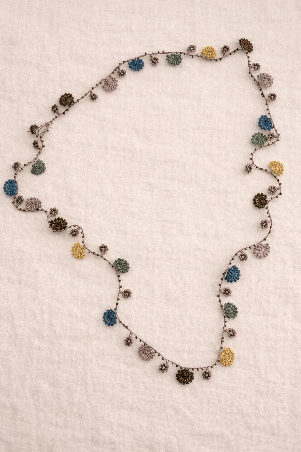 Necklace crochet medium colorful fans Beige