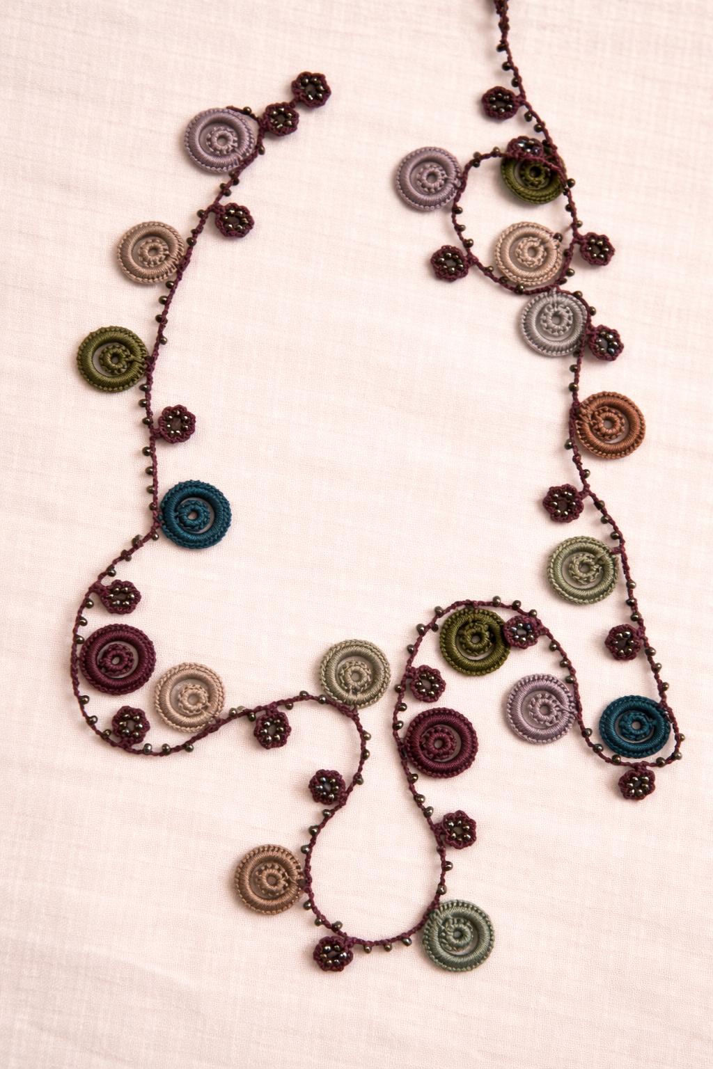 Necklace crochet medium colorful 2 circles Burgundy