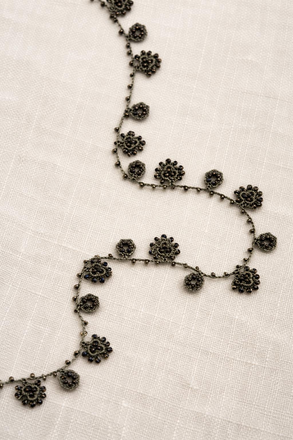 Necklace crochet long shinny circles Green